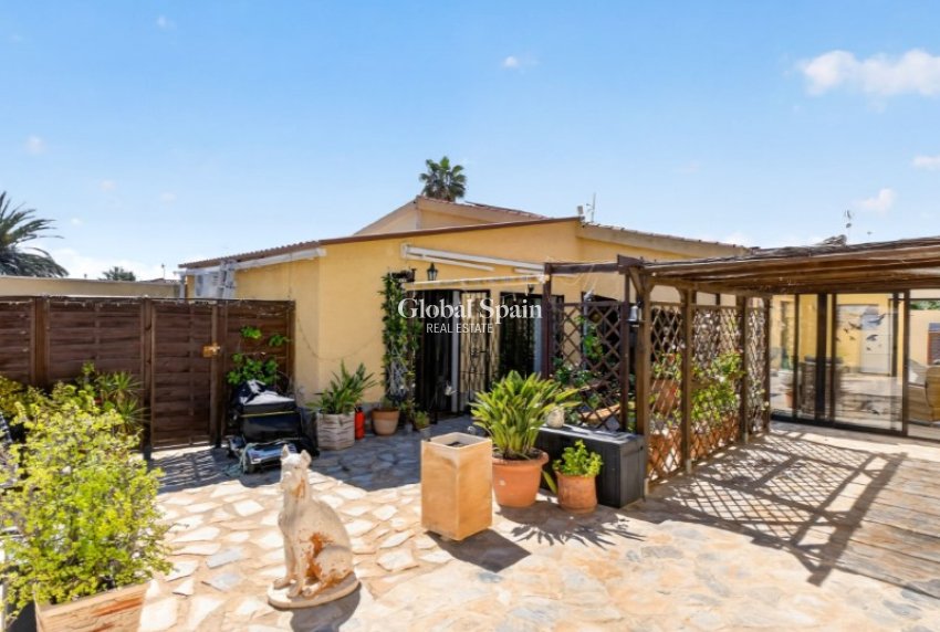 Wiederverkauf - VILLA -
TORREVIEJA - Costa Blanca