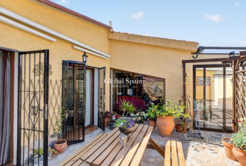 Wiederverkauf - VILLA -
TORREVIEJA - Costa Blanca