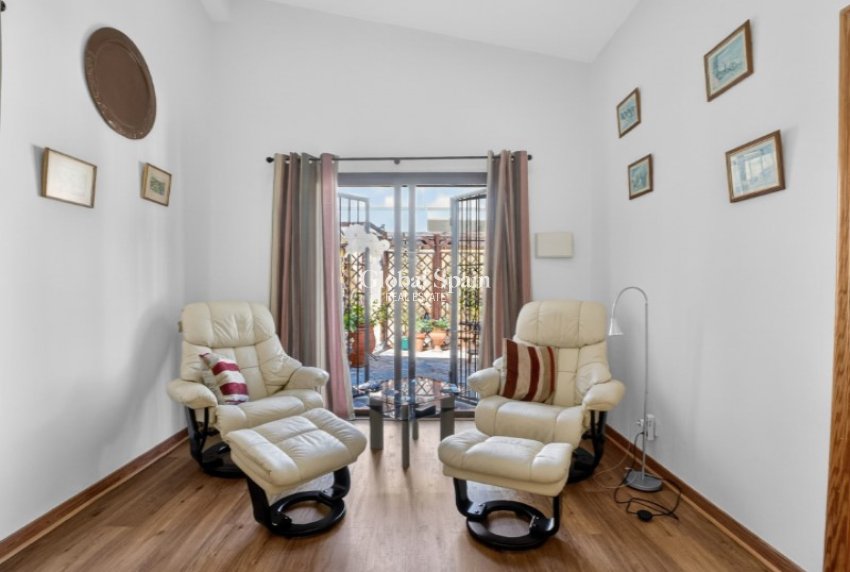 Wiederverkauf - VILLA -
TORREVIEJA - Costa Blanca