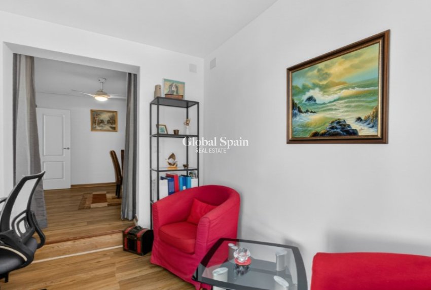 Wiederverkauf - VILLA -
TORREVIEJA - Costa Blanca