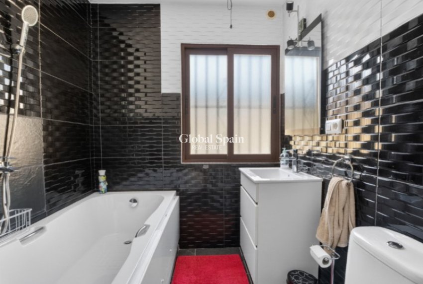 Wiederverkauf - VILLA -
TORREVIEJA - Costa Blanca
