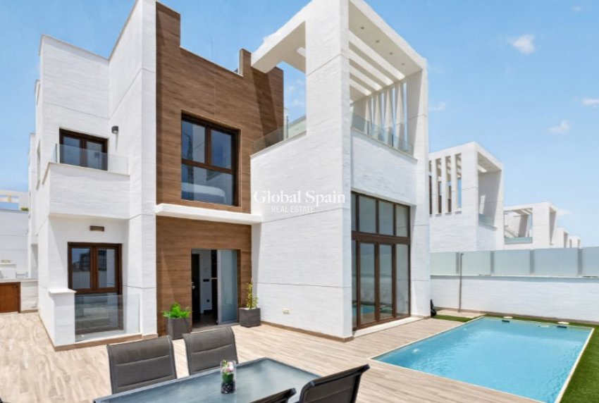 Wiederverkauf - VILLA -
TORREVIEJA - Costa Blanca