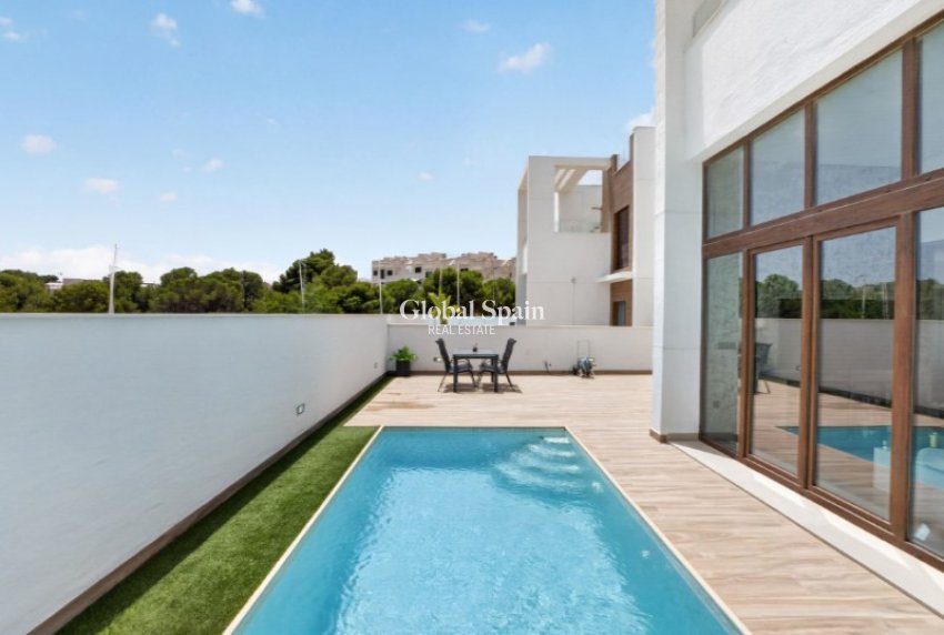 Wiederverkauf - VILLA -
TORREVIEJA - Costa Blanca