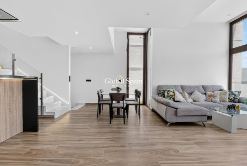 Wiederverkauf - VILLA -
TORREVIEJA - Costa Blanca