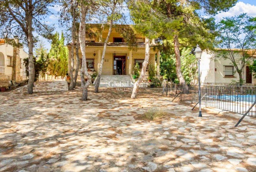 Wiederverkauf - VILLA -
TORREVIEJA - Costa Blanca