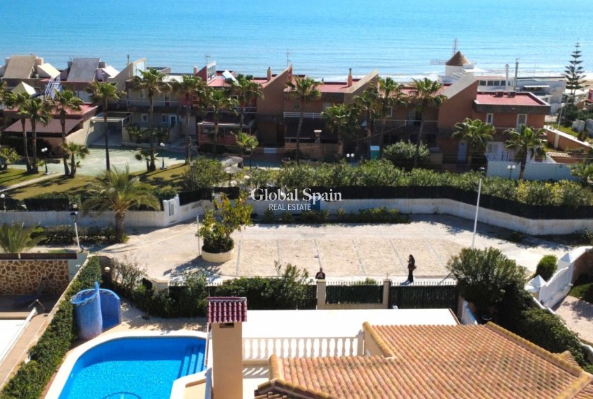 Wiederverkauf - VILLA -
TORREVIEJA - Costa Blanca
