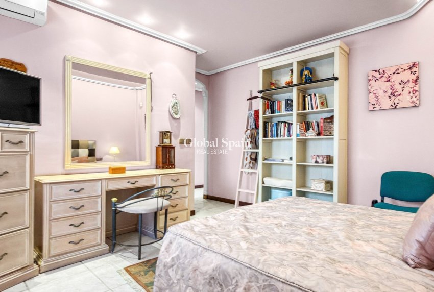 Wiederverkauf - VILLA -
TORREVIEJA - Costa Blanca