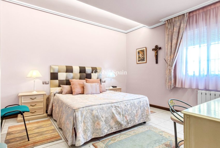 Wiederverkauf - VILLA -
TORREVIEJA - Costa Blanca