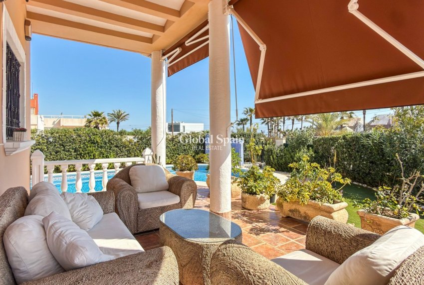 Wiederverkauf - VILLA -
TORREVIEJA - Costa Blanca