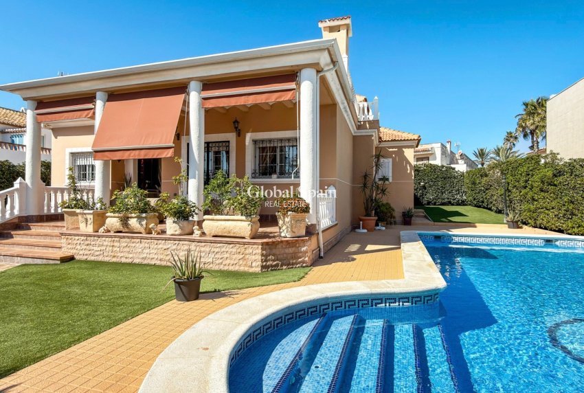 Wiederverkauf - VILLA -
TORREVIEJA - Costa Blanca