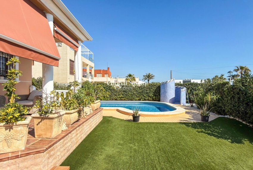 Wiederverkauf - VILLA -
TORREVIEJA - Costa Blanca