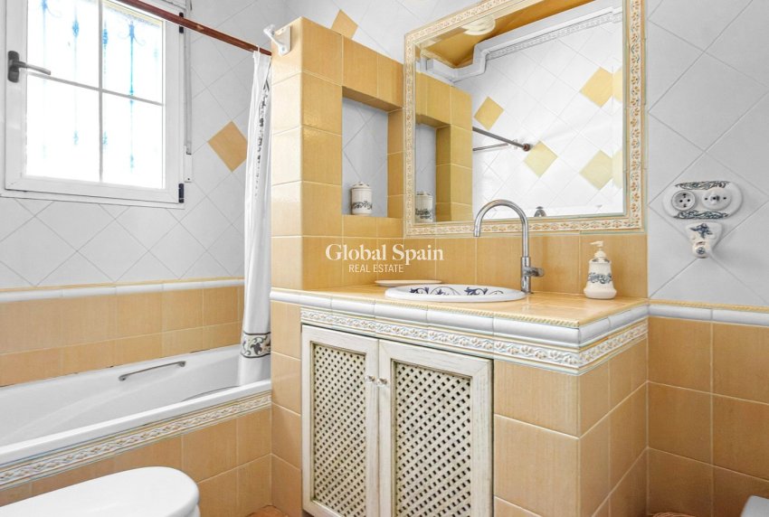Wiederverkauf - VILLA -
TORREVIEJA - Costa Blanca