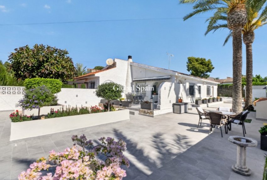 Wiederverkauf - VILLA -
TORREVIEJA - Costa Blanca