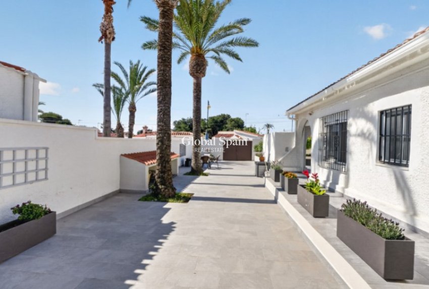 Wiederverkauf - VILLA -
TORREVIEJA - Costa Blanca