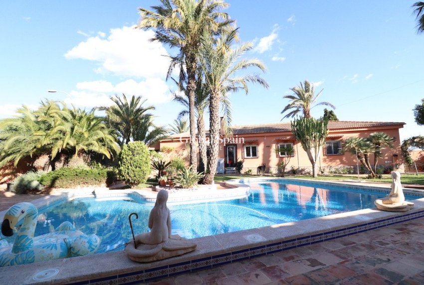Wiederverkauf - VILLA -
TORREVIEJA - Costa Blanca