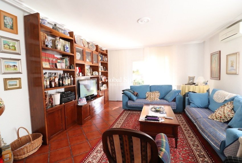 Wiederverkauf - VILLA -
TORREVIEJA - Costa Blanca