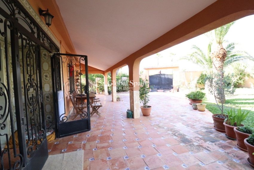 Wiederverkauf - VILLA -
TORREVIEJA - Costa Blanca