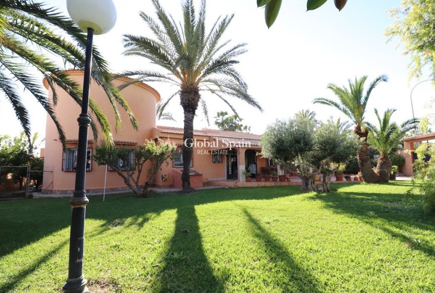 Wiederverkauf - VILLA -
TORREVIEJA - Costa Blanca