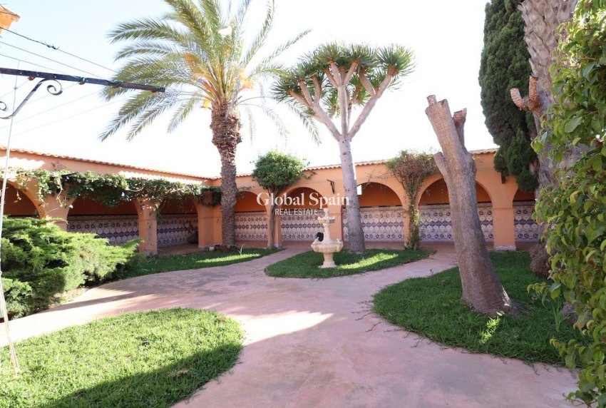 Wiederverkauf - VILLA -
TORREVIEJA - Costa Blanca