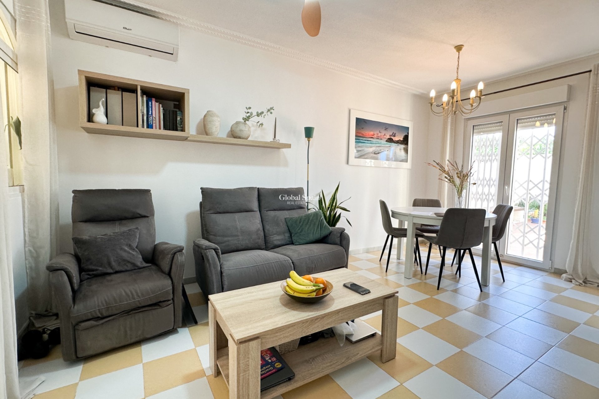 Wiederverkauf - VILLA -
TORREVIEJA - Costa Blanca