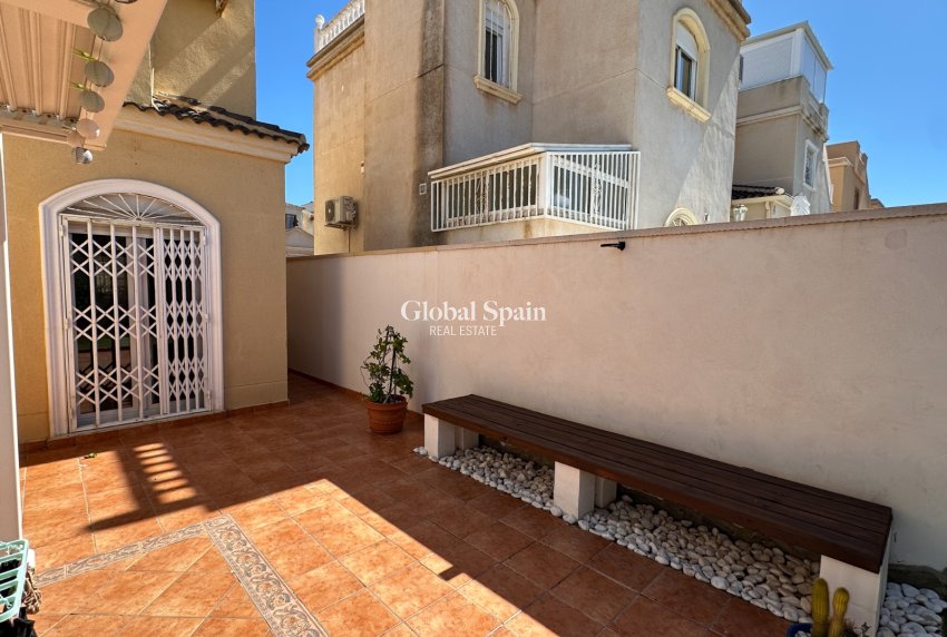 Wiederverkauf - VILLA -
TORREVIEJA - Costa Blanca