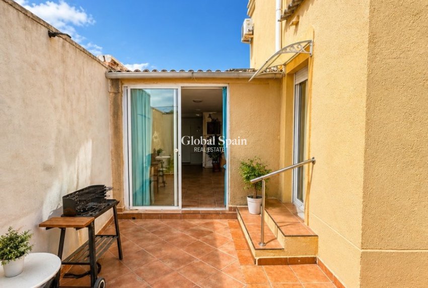 Wiederverkauf - VILLA -
TORREVIEJA - Costa Blanca