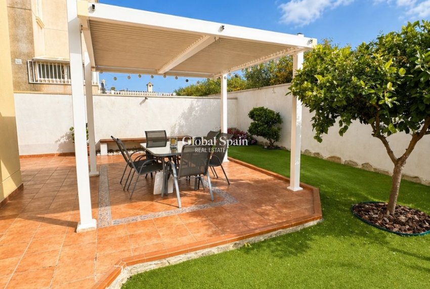 Wiederverkauf - VILLA -
TORREVIEJA - Costa Blanca