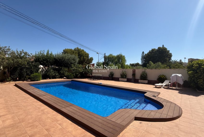 Wiederverkauf - VILLA -
TORREVIEJA - Costa Blanca