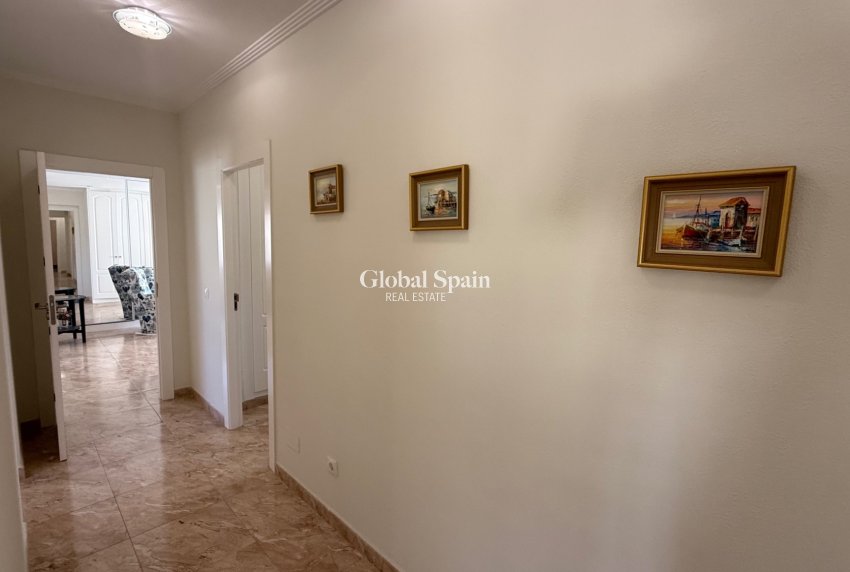Wiederverkauf - VILLA -
TORREVIEJA - Costa Blanca