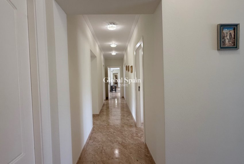 Wiederverkauf - VILLA -
TORREVIEJA - Costa Blanca