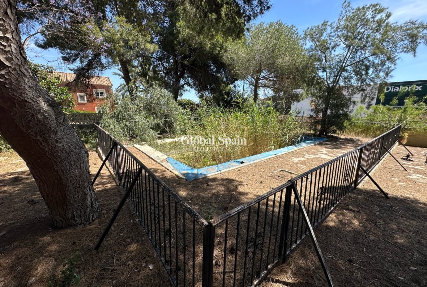 Wiederverkauf - VILLA -
TORREVIEJA - Costa Blanca