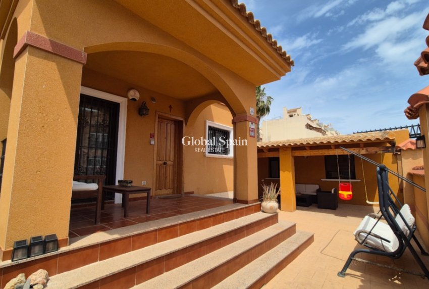 Wiederverkauf - VILLA -
TORREVIEJA - Costa Blanca