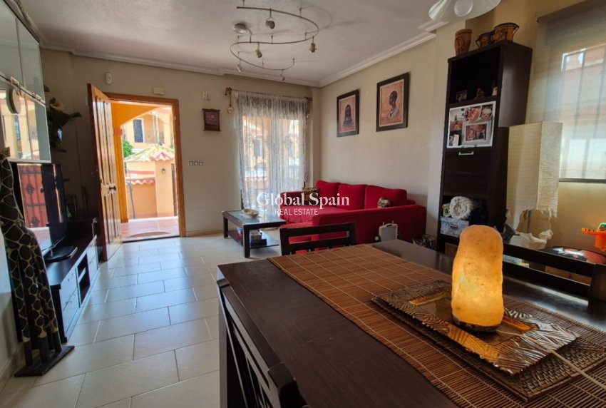 Wiederverkauf - VILLA -
TORREVIEJA - Costa Blanca
