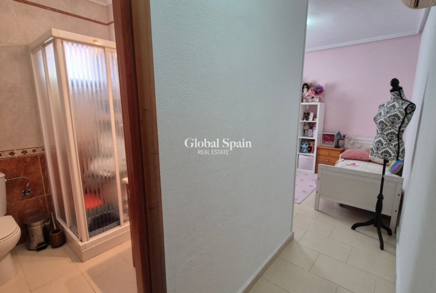 Wiederverkauf - VILLA -
TORREVIEJA - Costa Blanca