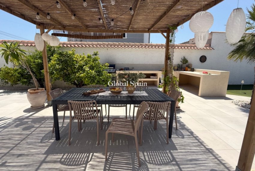 Wiederverkauf - VILLA -
TORREVIEJA - Costa Blanca