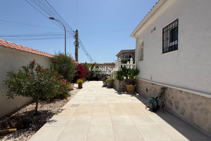 Wiederverkauf - VILLA -
TORREVIEJA - Costa Blanca