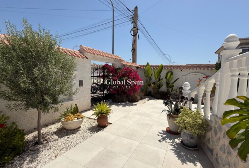 Wiederverkauf - VILLA -
TORREVIEJA - Costa Blanca