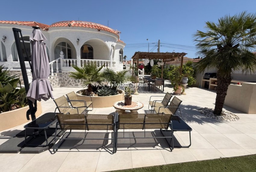 Wiederverkauf - VILLA -
TORREVIEJA - Costa Blanca
