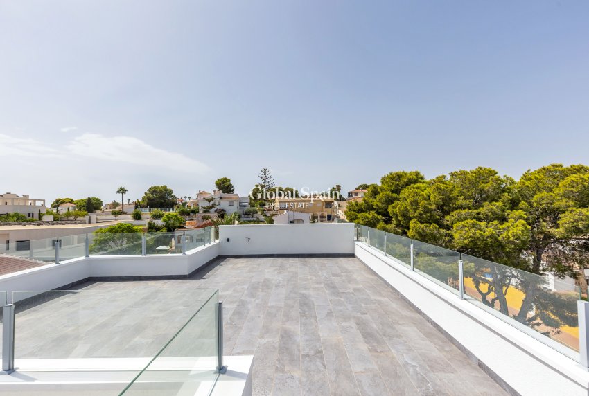 Wiederverkauf - VILLA -
TORREVIEJA - Costa Blanca