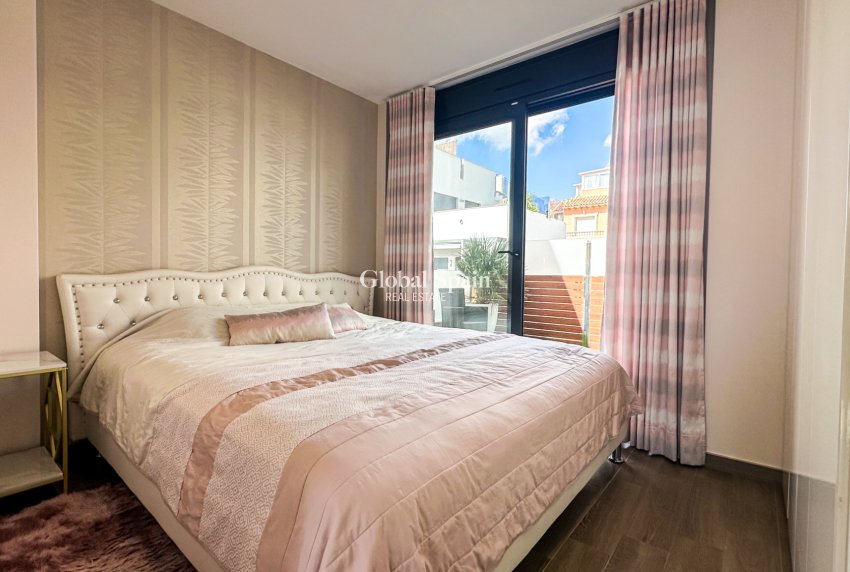 Wiederverkauf - VILLA -
TORREVIEJA - Costa Blanca