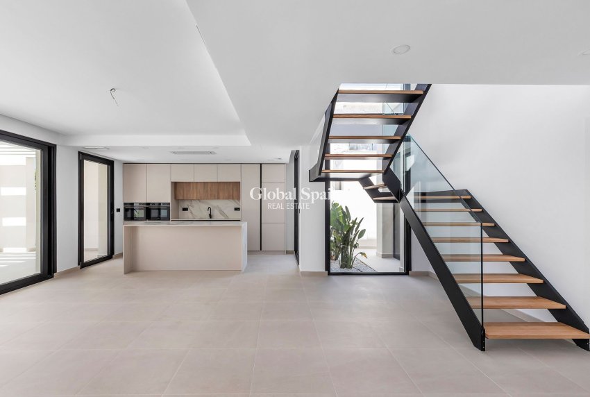 Wiederverkauf - VILLA -
TORREVIEJA - Costa Blanca
