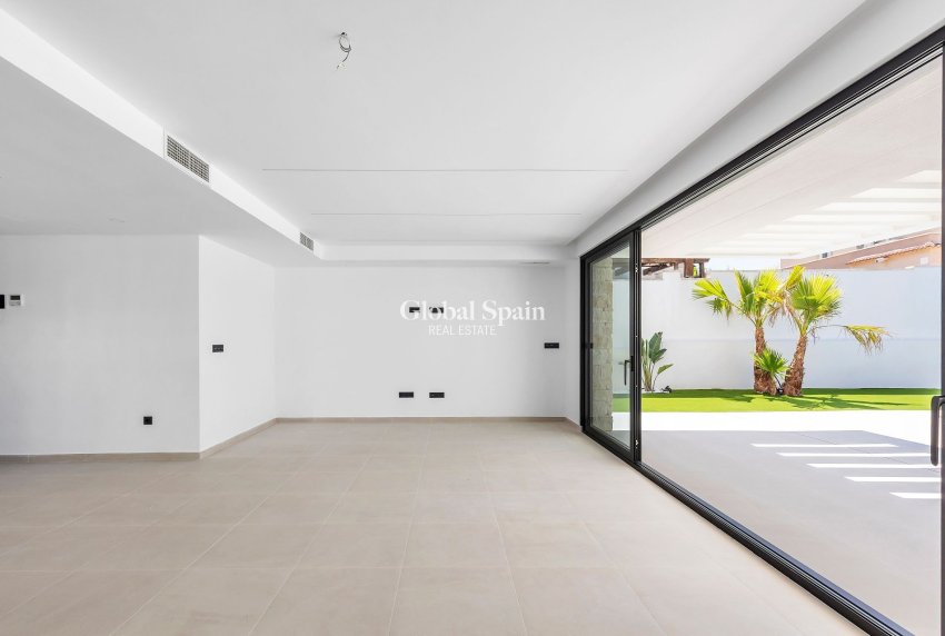 Wiederverkauf - VILLA -
TORREVIEJA - Costa Blanca