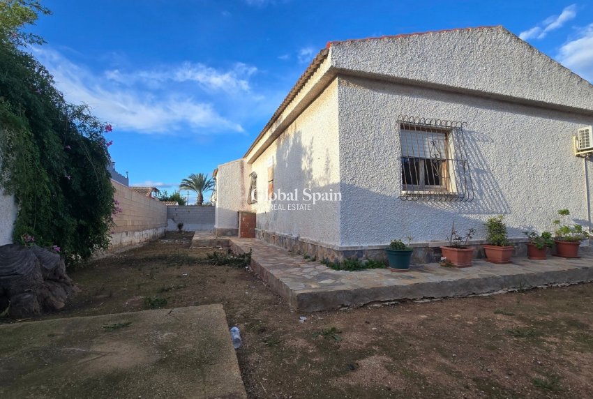 Wiederverkauf - VILLA -
TORREVIEJA - El Chaparal