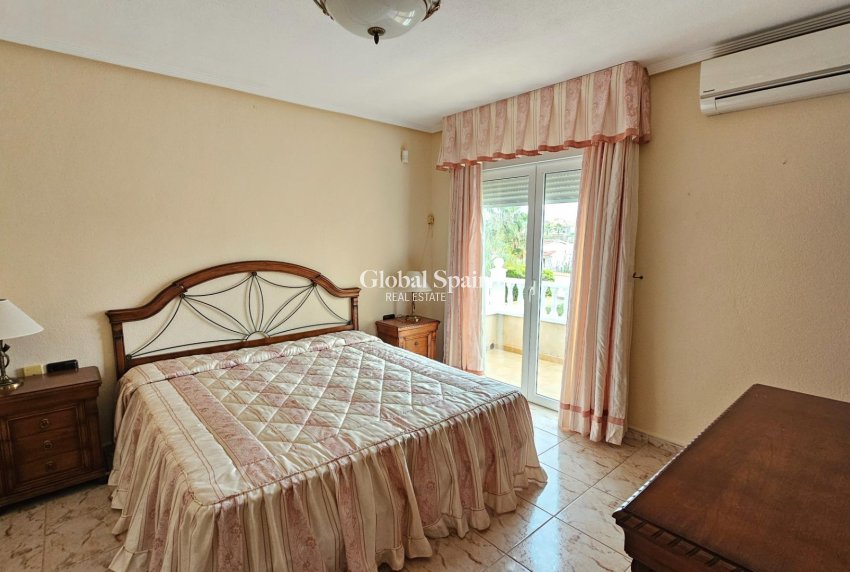 Wiederverkauf - VILLA -
TORREVIEJA - El Chaparral