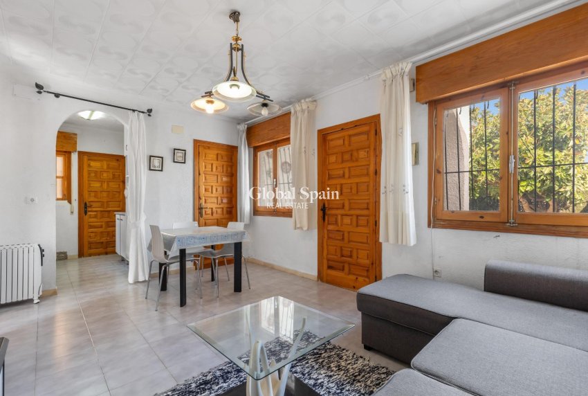 Wiederverkauf - VILLA -
TORREVIEJA - El chaparral