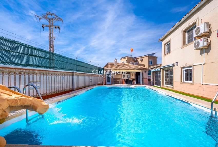 Wiederverkauf - VILLA -
TORREVIEJA - El Chaparral