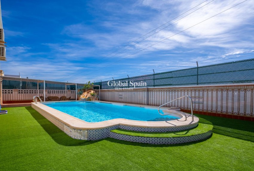 Wiederverkauf - VILLA -
TORREVIEJA - El Chaparral