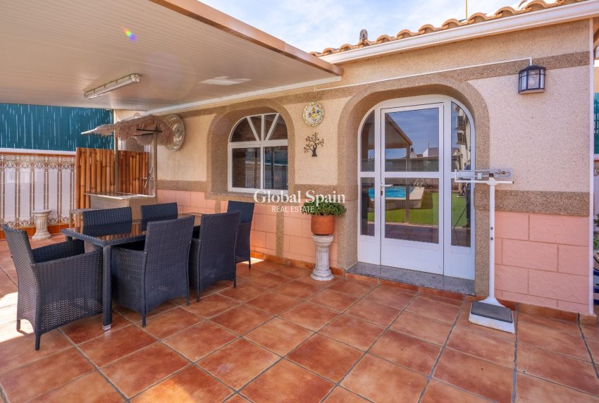 Wiederverkauf - VILLA -
TORREVIEJA - El Chaparral