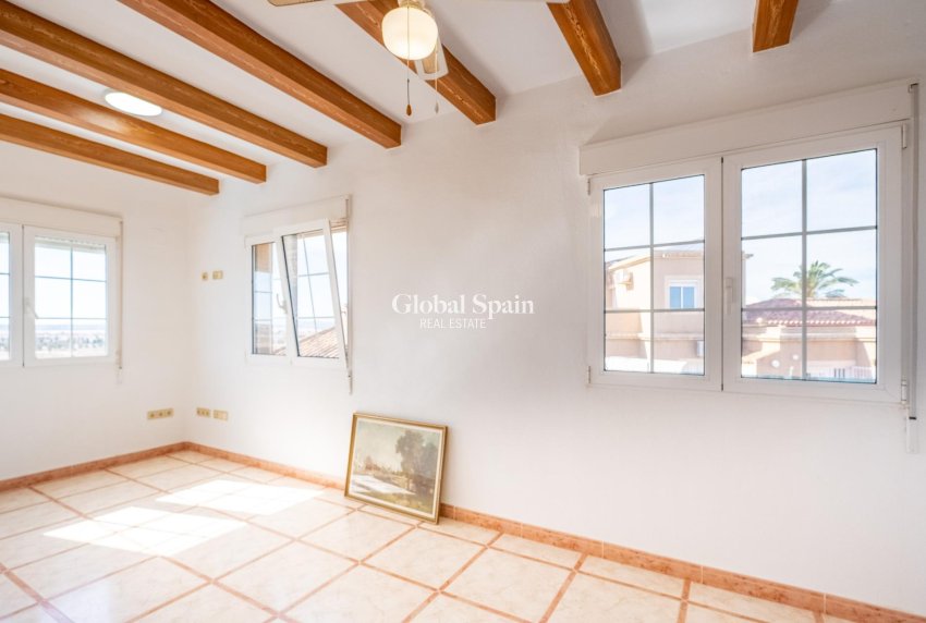 Wiederverkauf - VILLA -
TORREVIEJA - El Chaparral
