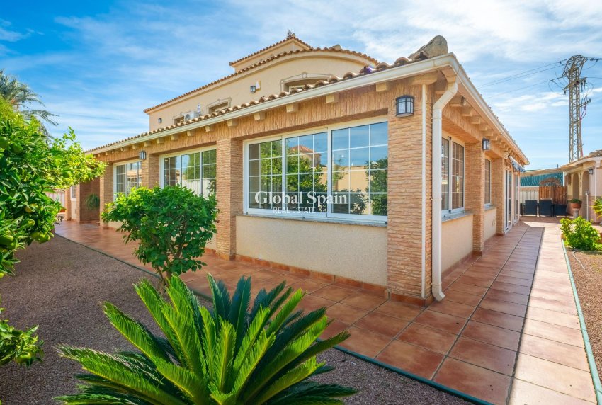 Wiederverkauf - VILLA -
TORREVIEJA - El Chaparral